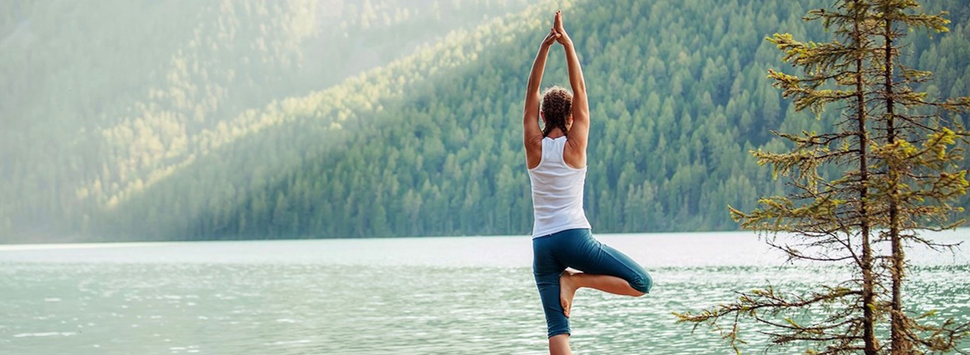 yoga-at-lake1950x700